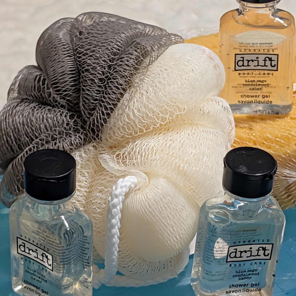 DRIFT Hydrated Shower Gel  - 3 Travel Size Bottles & A Soft Sponge
